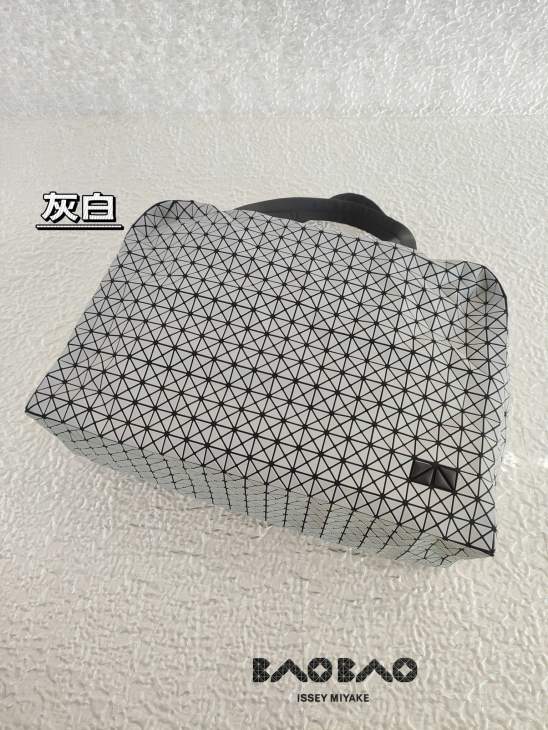 Picture of Issey Miyake Handbags _SKUfw217039609fw